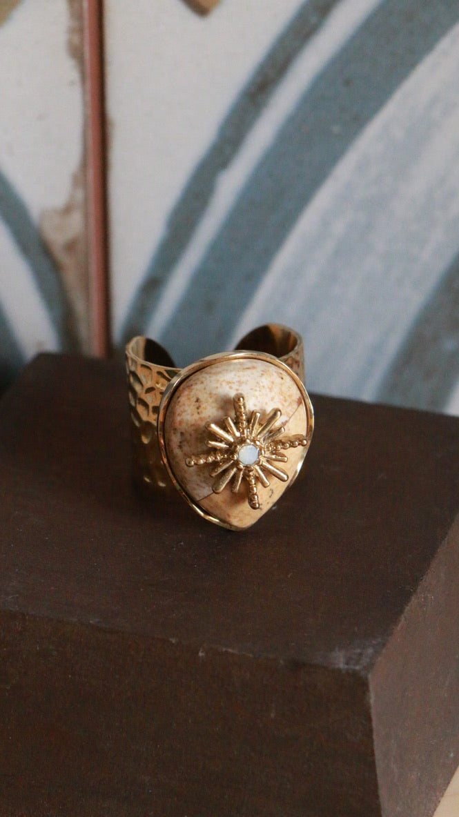 Gold-Toned Bohemian Hammered Ring with Faux Stone & Starburst Detail