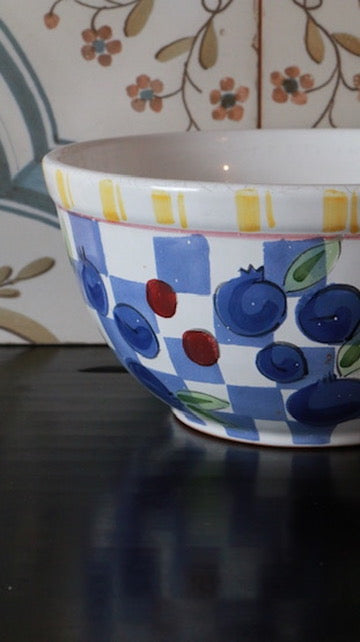 Modern Mesa International Hand-Painted Fruit Bowl – Hungary