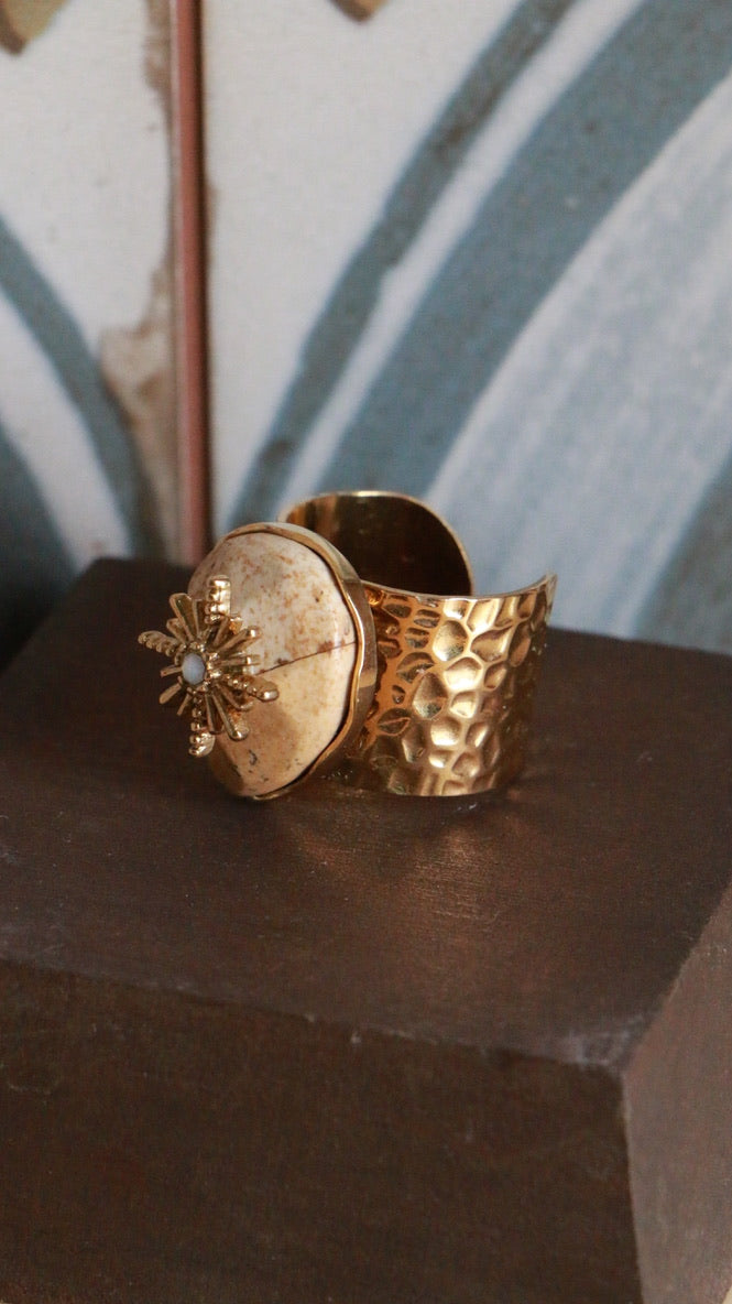 Gold-Toned Bohemian Hammered Ring with Faux Stone & Starburst Detail
