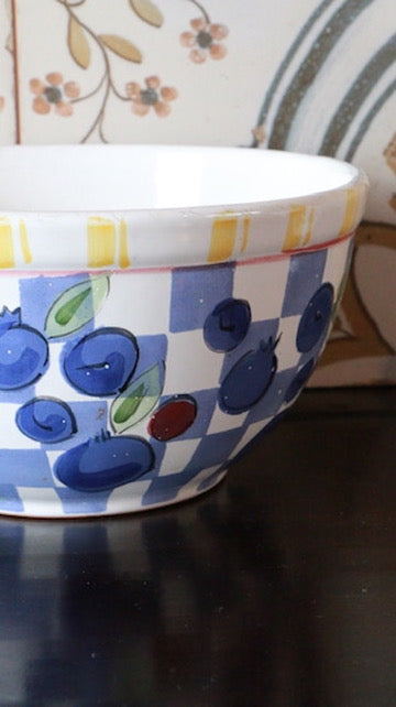 Modern Mesa International Hand-Painted Fruit Bowl – Hungary
