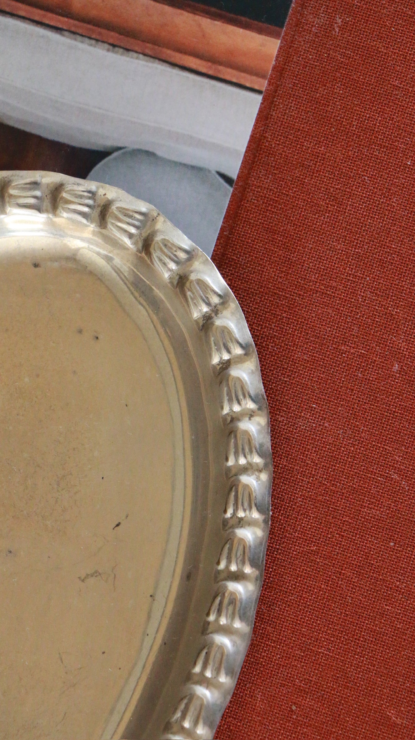 Vintage Silver‑Plated Oval Tray with Scalloped Edge