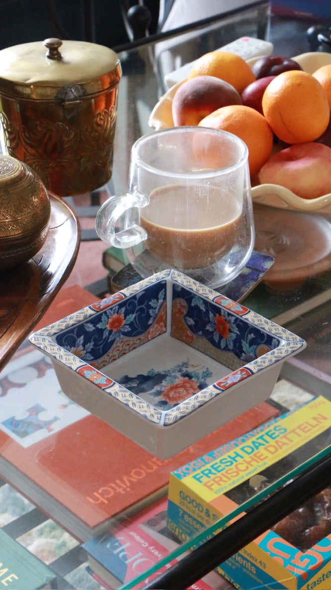 Vintage Japanese Imari Square Bowl – Hand-Painted Porcelain