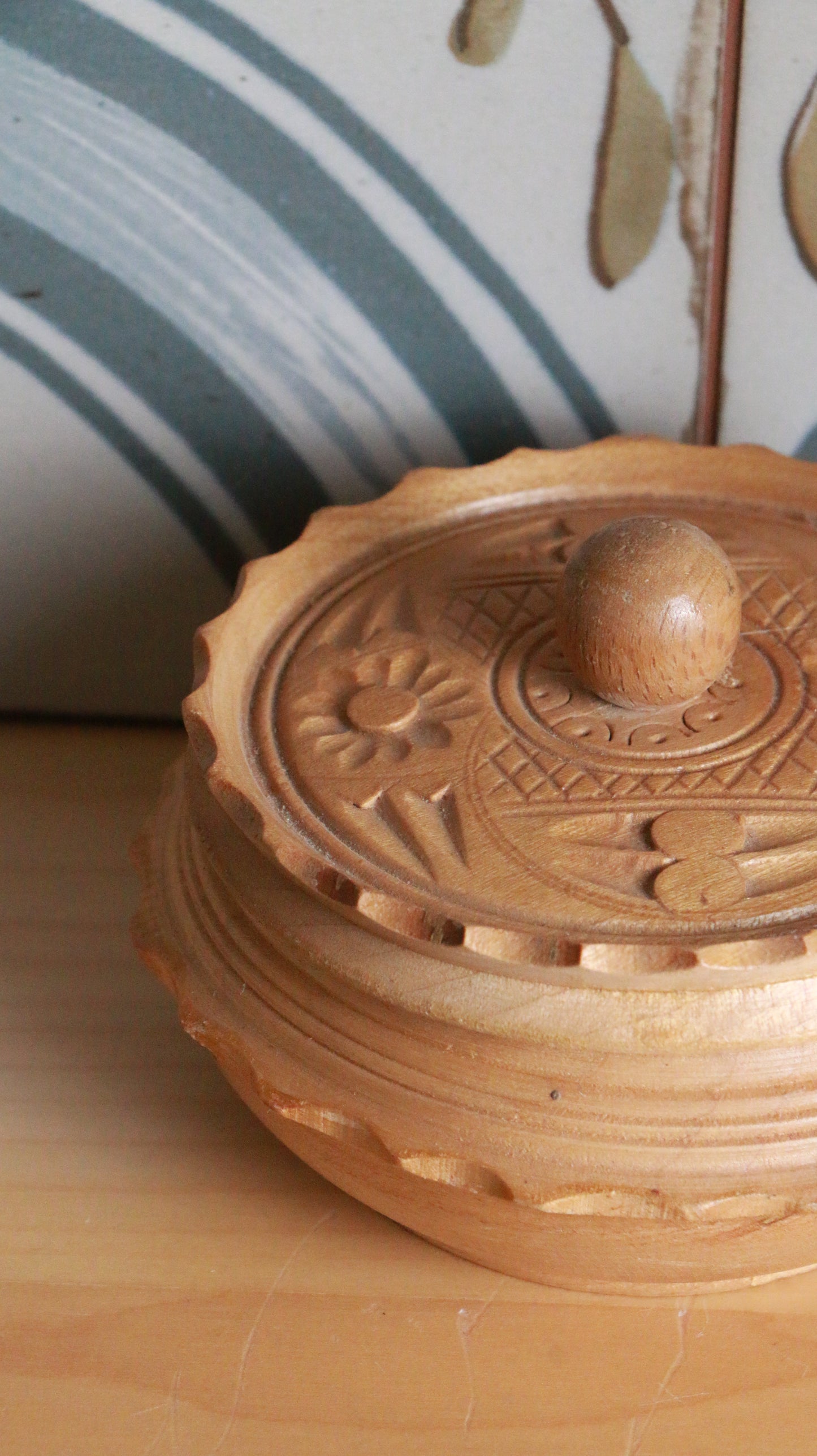 Vintage Hand-Carved Wooden Trinket Box – Floral Lid