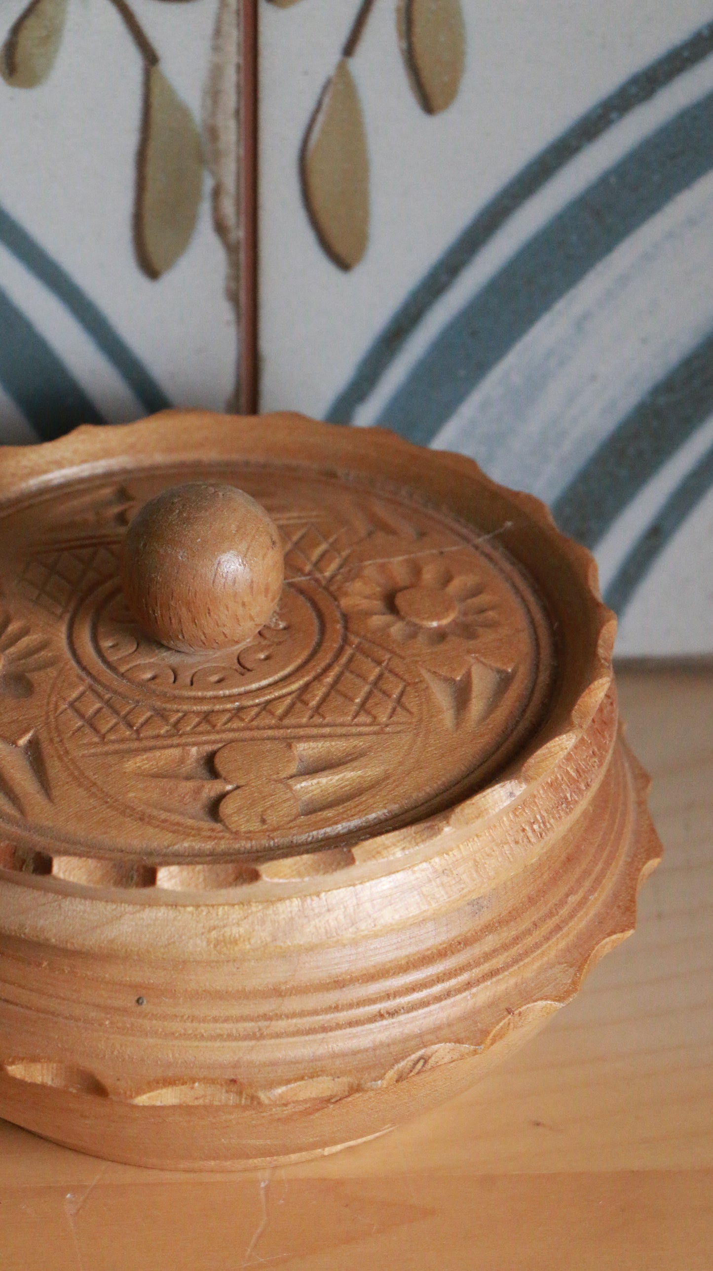 Vintage Hand-Carved Wooden Trinket Box – Floral Lid