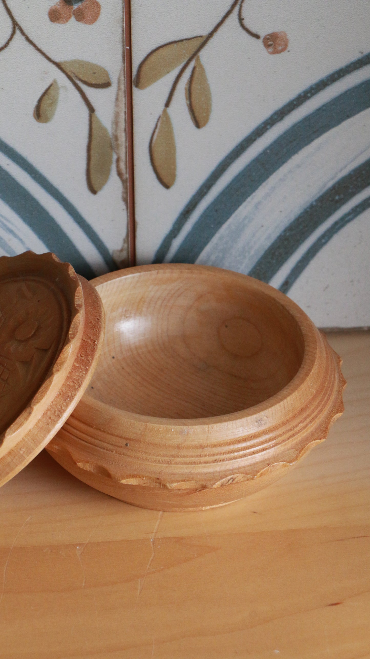 Vintage Hand-Carved Wooden Trinket Box – Floral Lid