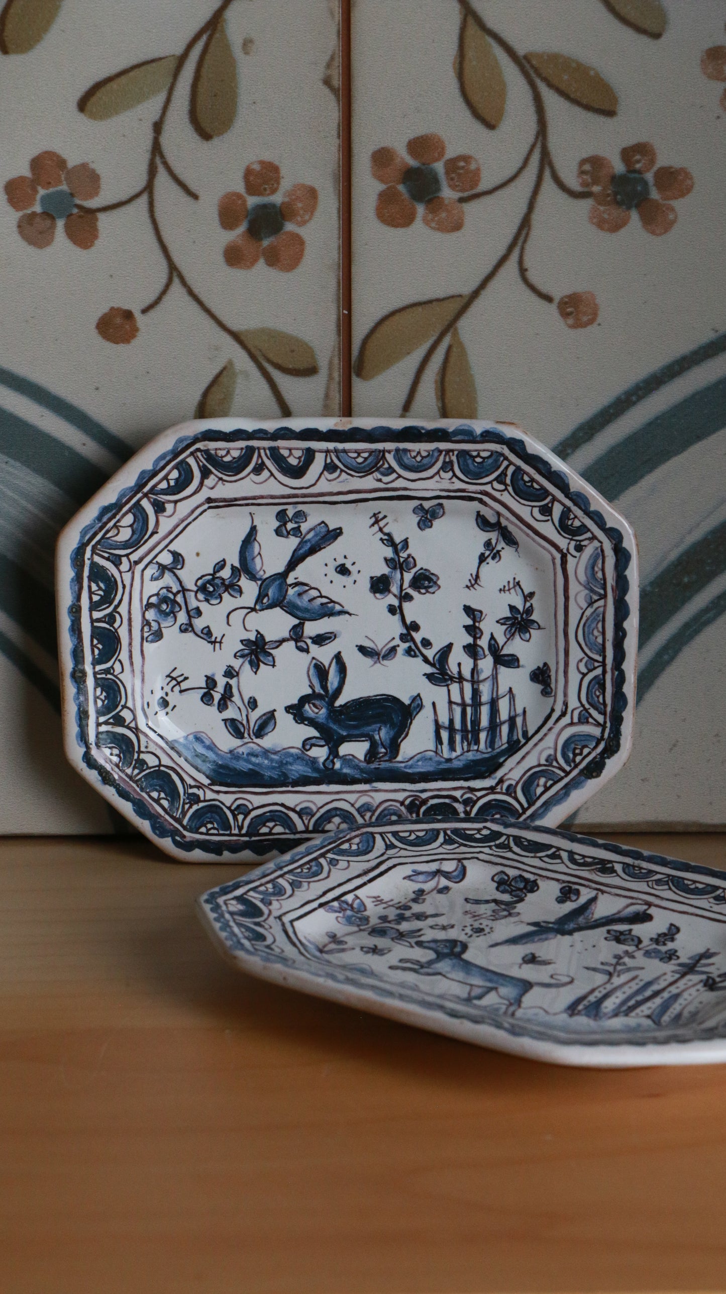 Pair of Hand-Painted Portuguese Conímbriga Plates – Dog & Rabbit Motifs