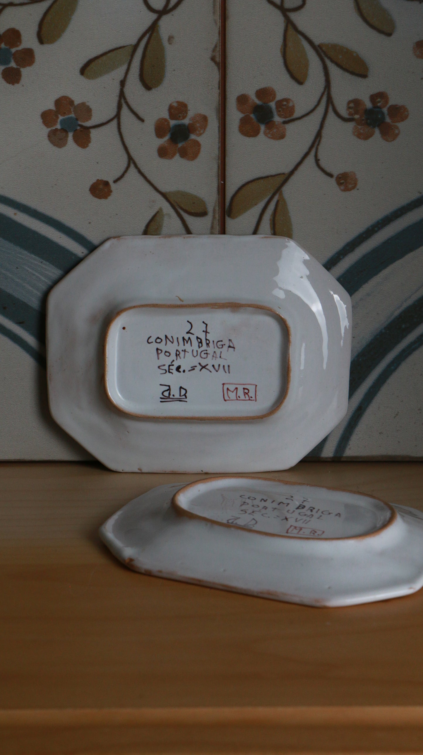 Pair of Hand-Painted Portuguese Conímbriga Plates – Dog & Rabbit Motifs