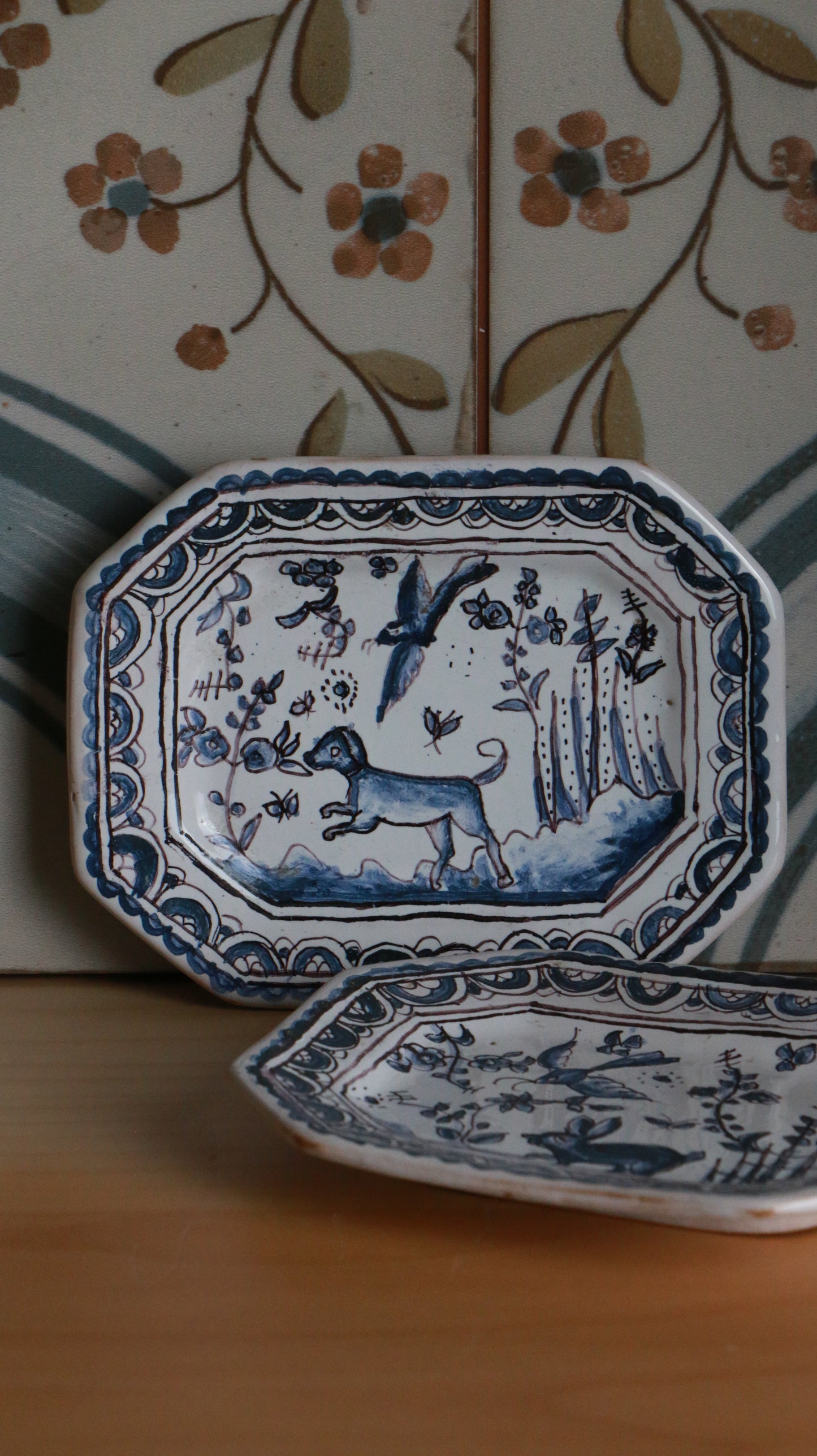 Pair of Hand-Painted Portuguese Conímbriga Plates – Dog & Rabbit Motifs