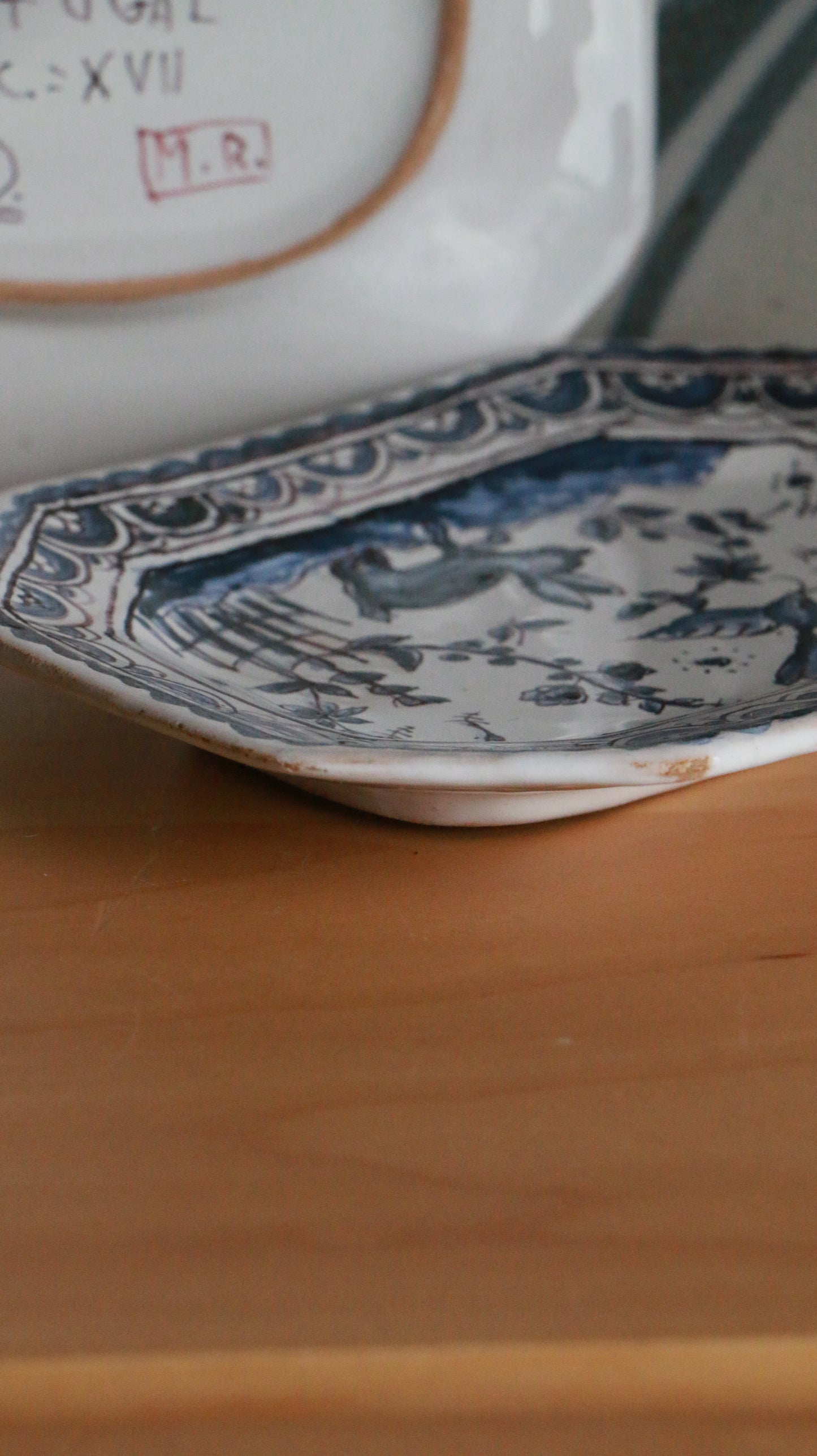 Pair of Hand-Painted Portuguese Conímbriga Plates – Dog & Rabbit Motifs