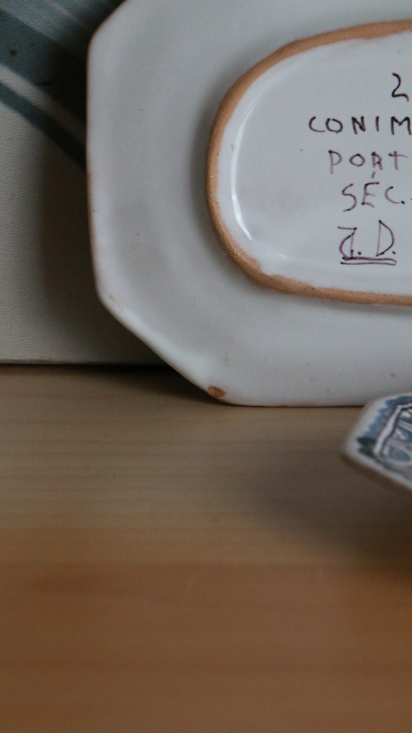 Pair of Hand-Painted Portuguese Conímbriga Plates – Dog & Rabbit Motifs