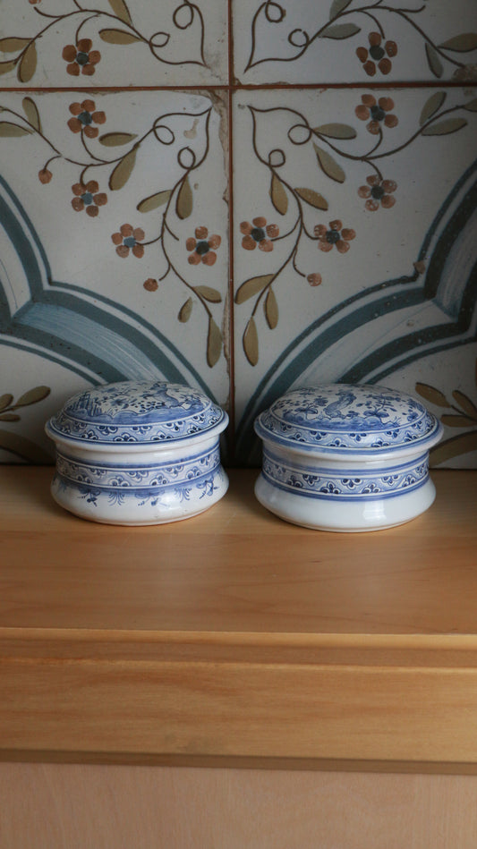 Pair of Hand-Painted Blue & White Lidded Portuguese Ceramic Boxes – Conimbriga, Séc. XVII
