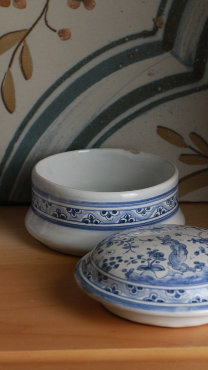 Pair of Hand-Painted Blue & White Lidded Portuguese Ceramic Boxes – Conimbriga, Séc. XVII