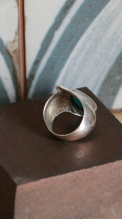 Vintage Sterling Silver Modernist Ring with Green Onyx Inlay